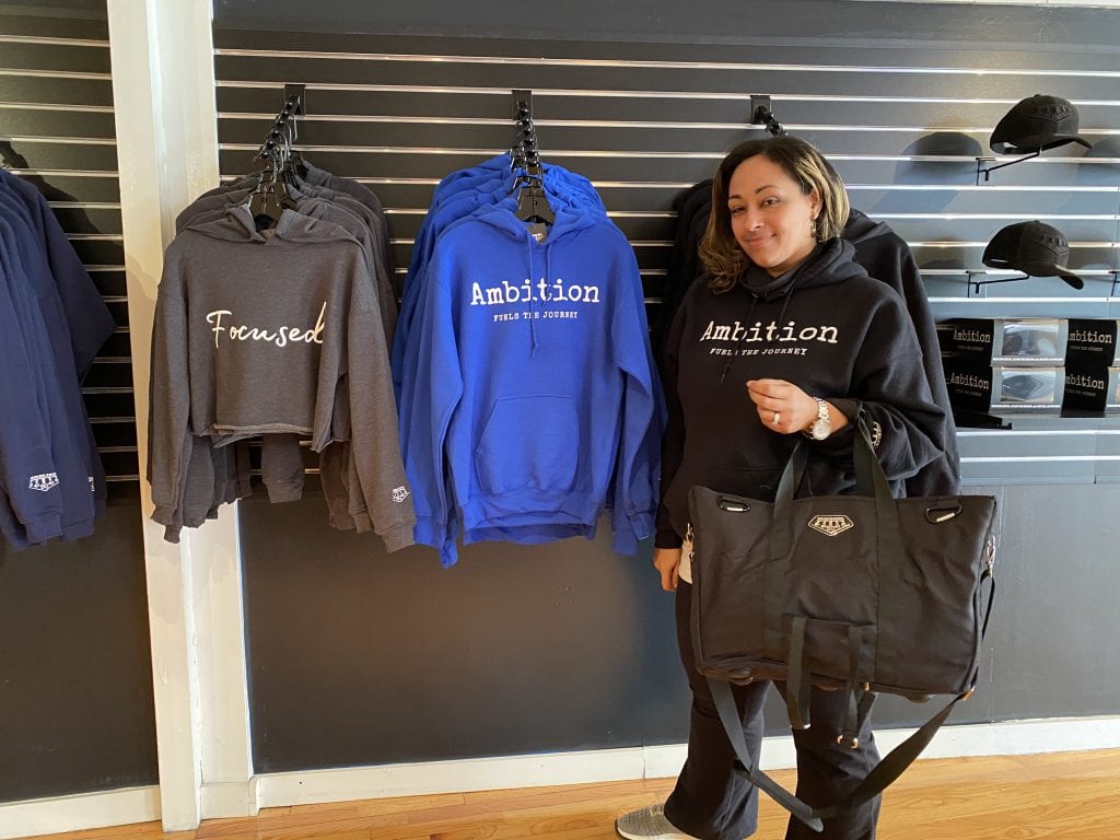 WE LOVE MV
Sideline Martha’s Vineyard
Vineyard Haven
Shop Local