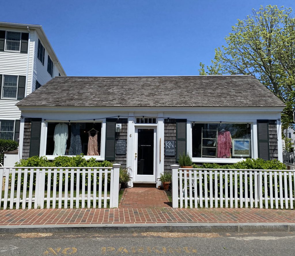 Kin
Edgartown
Visit Edgartown
Summer 2021
Shop local